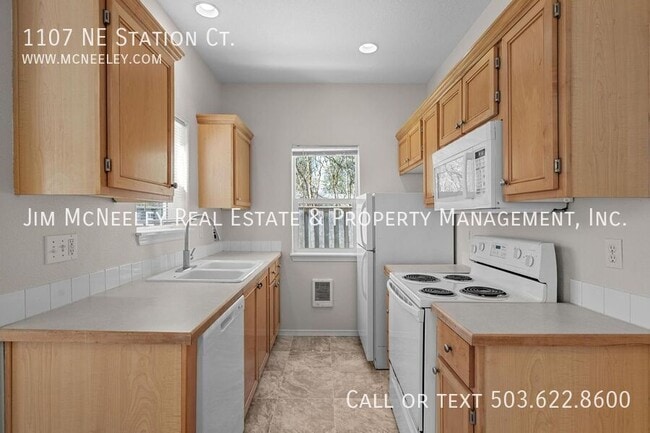 Building Photo - 1107 NE Station Ct