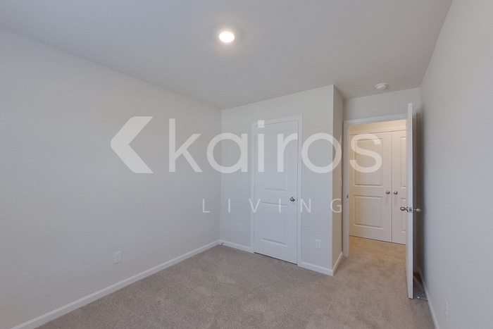 Building Photo - 2415 Banyan Cir