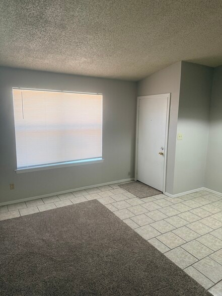 Building Photo - 828 Hardy Springs Cir