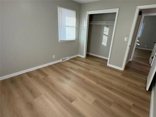 Building Photo - 606 Cleburn St