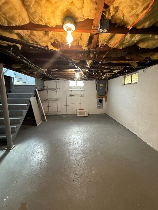 Building Photo - 801 W Cherry St