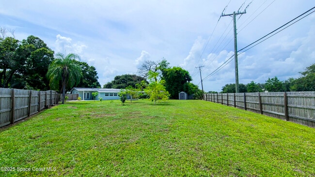 Building Photo - 827 Glenmore Cir