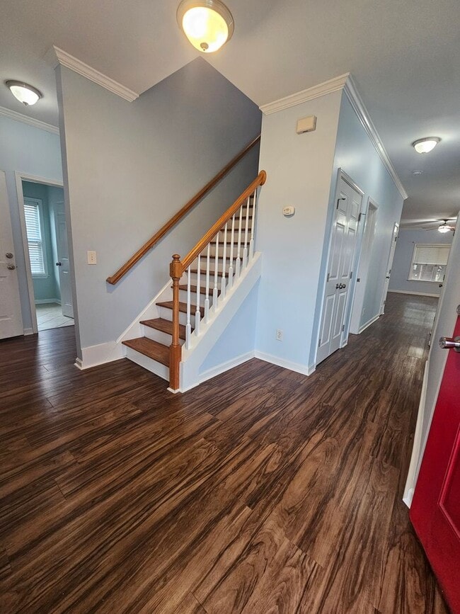 Building Photo - Spacious 4 Bedroom Home in Hampstead