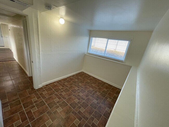 Building Photo - West Jordan Four Bedroom; Garage; New Kitchen Cabinets; Fenced Yard; Central Air