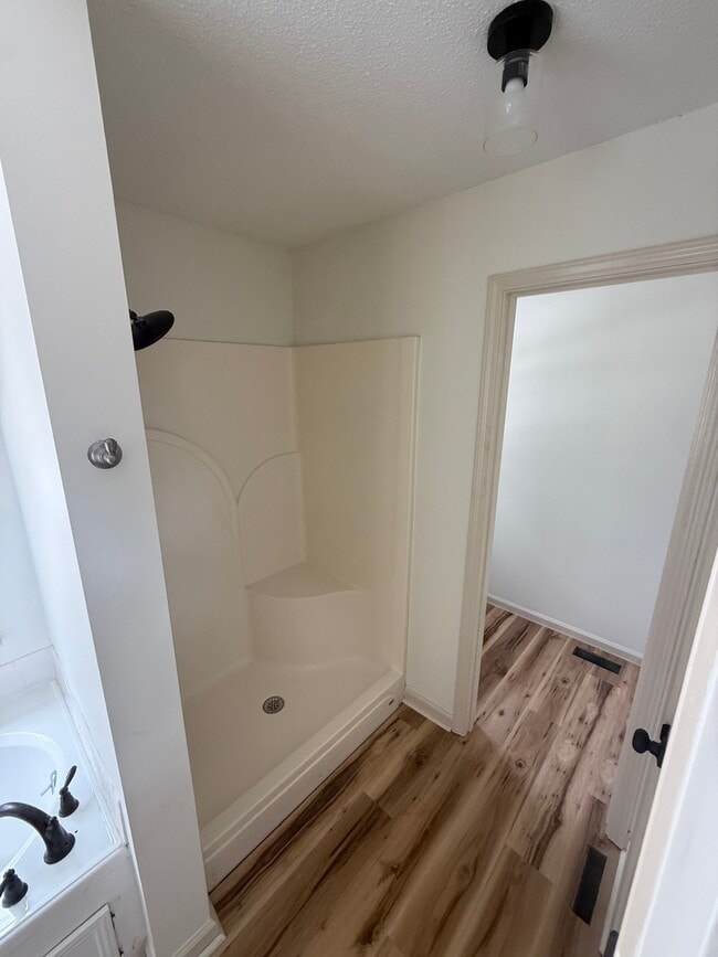 Building Photo - 103 Pinebark Ln