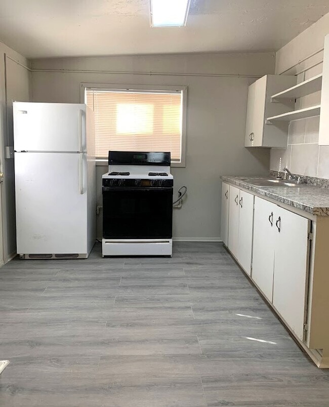 Building Photo - Move-In Ready! Charming 1-Bedroom Downtown...
