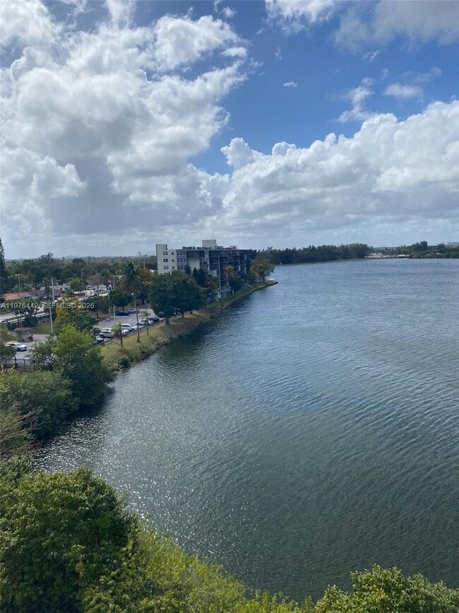 Building Photo - 1301 NE Miami Gardens Dr