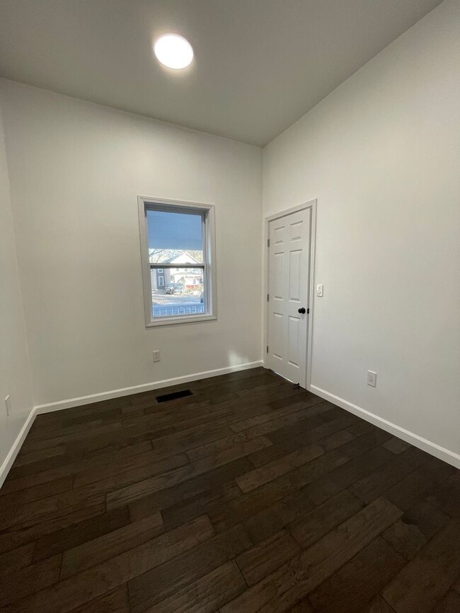 Building Photo - 409 State St