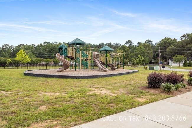 Building Photo - 319 Green Fern Dr