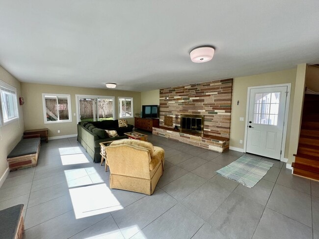 Building Photo - Charming Furnished Home in PG available May 01, 2026!