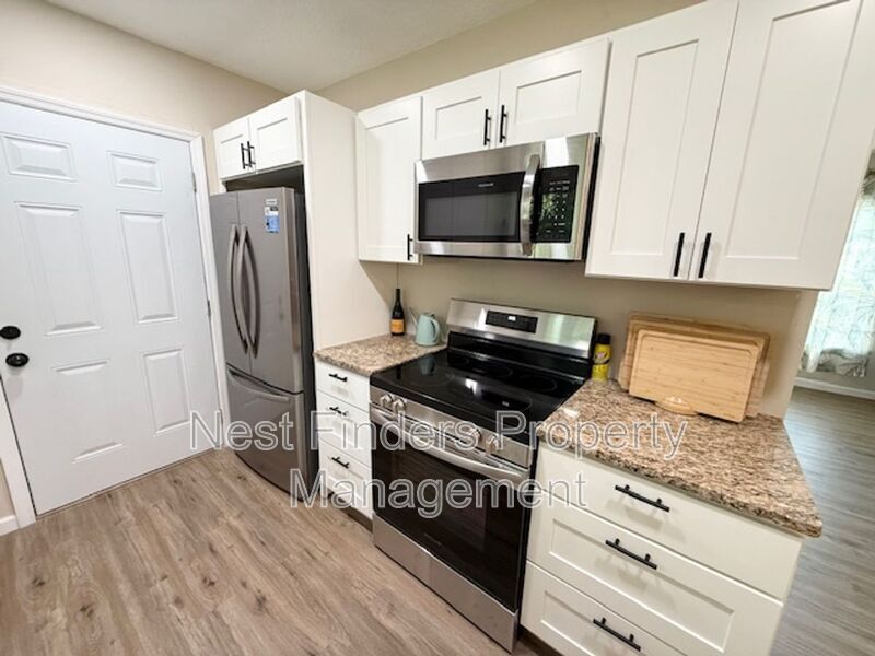 Building Photo - 1325 Hibiscus St
