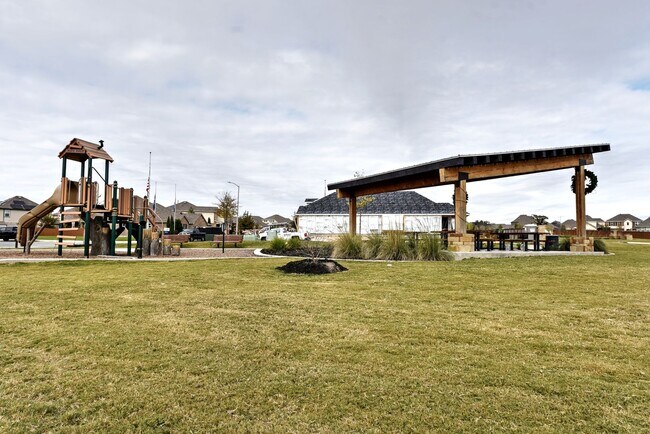 Building Photo - Gorgeous one story home  |  3 bedrooms  |  2 bathrooms  |  Covered Patio  |  2 car garage  |  Dav...