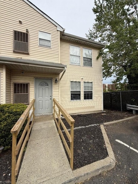 Building Photo - 501-503 Morris Avenue Unit
