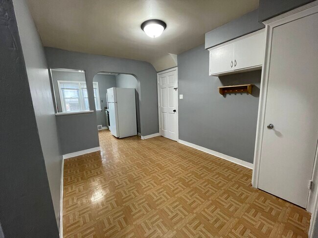Building Photo - 1430 Minnehaha Ave