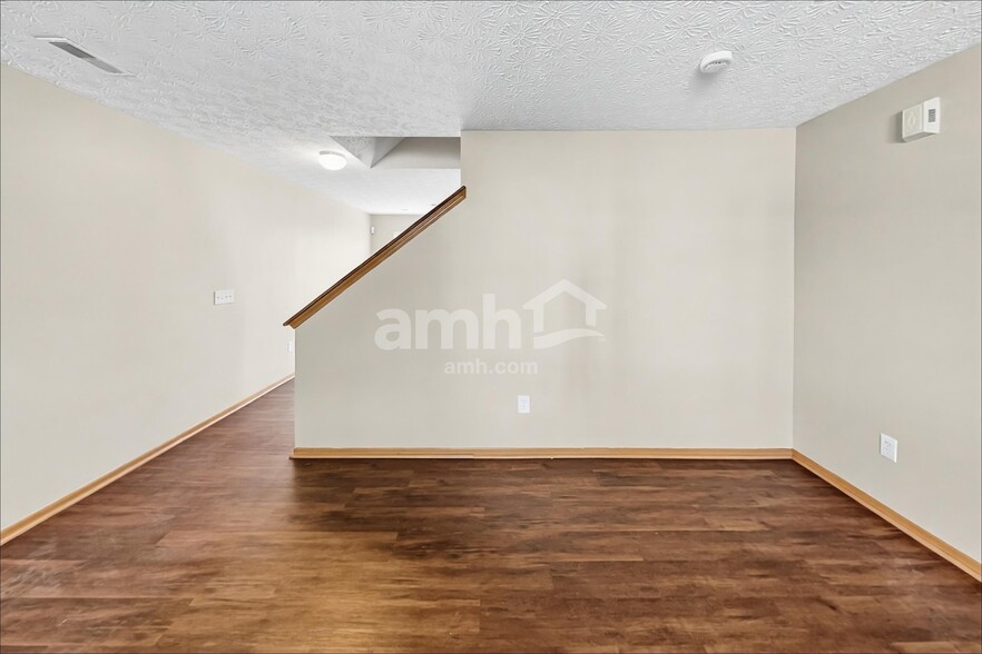 Building Photo - 6306 Pompano St