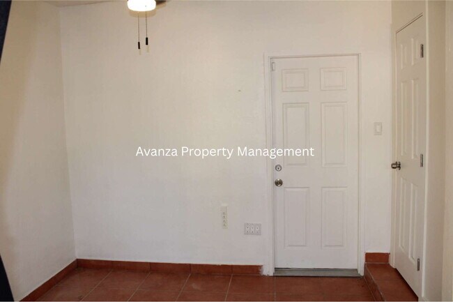 Building Photo - Fresno Mayfair District - 4 Bedroom Home  1 Year Lease