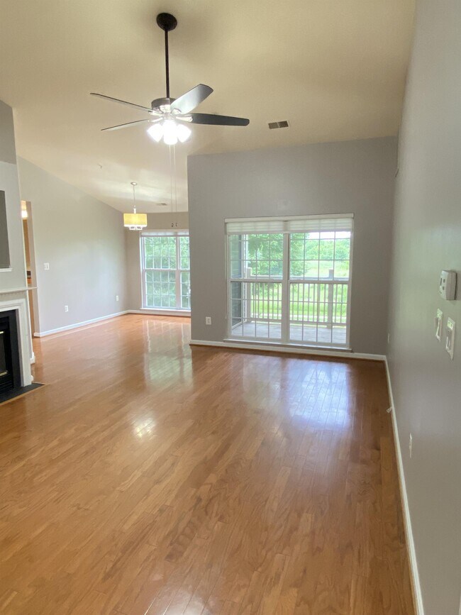 Building Photo - 597 Cawley Dr