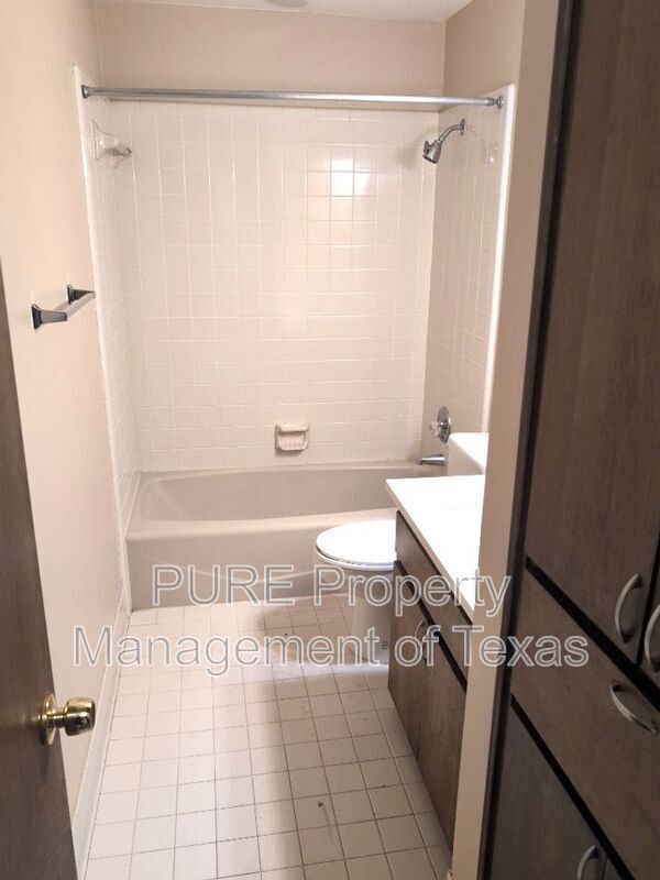 Building Photo - 3200 Duval St