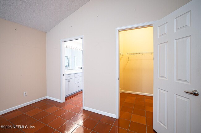 Building Photo - 1561 Stonebriar Rd