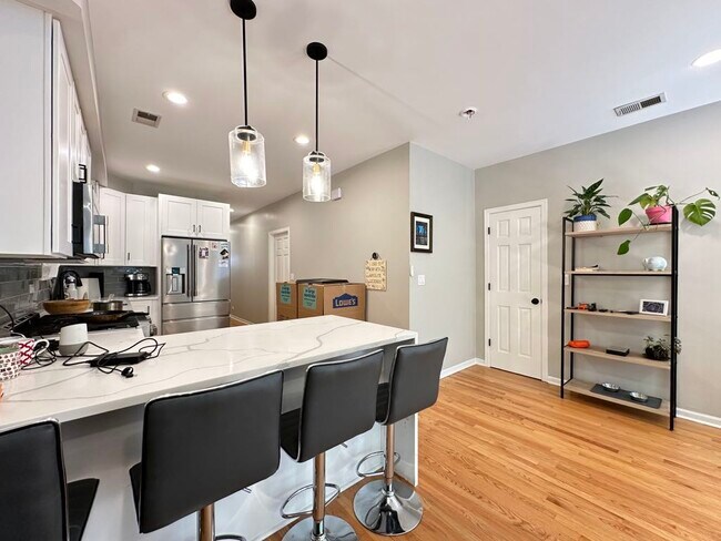 Building Photo - 1424 N Bosworth Ave