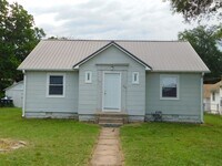 Building Photo - 2 Bed 1 Bath House in El Dorado w/ Hardwoo...