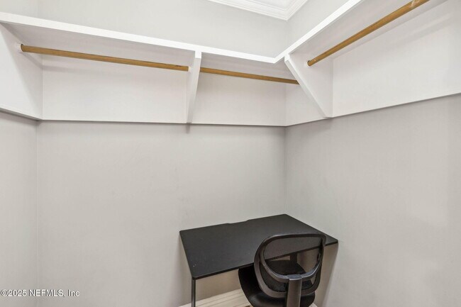 Building Photo - 137 3rd St S