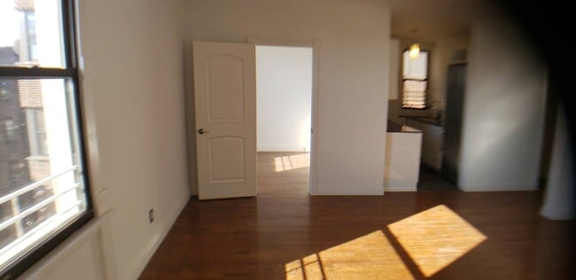 Building Photo - 42 Park Terrace E