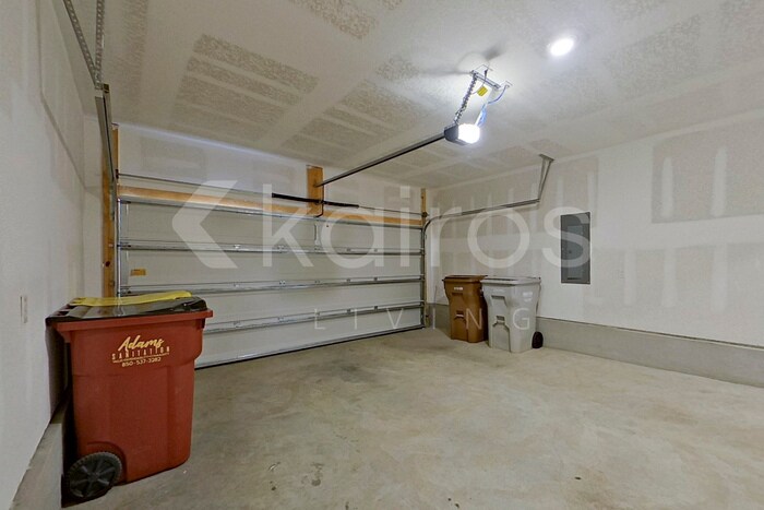 Building Photo - 4678 Malay Cir