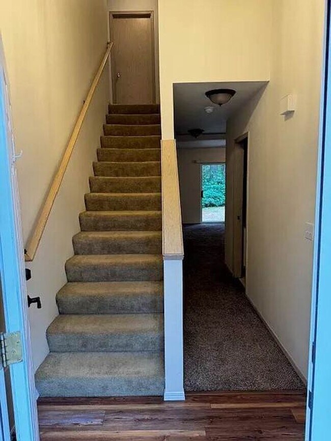 Building Photo - Spacious 2 Bedroom Duplex with Cozy Features