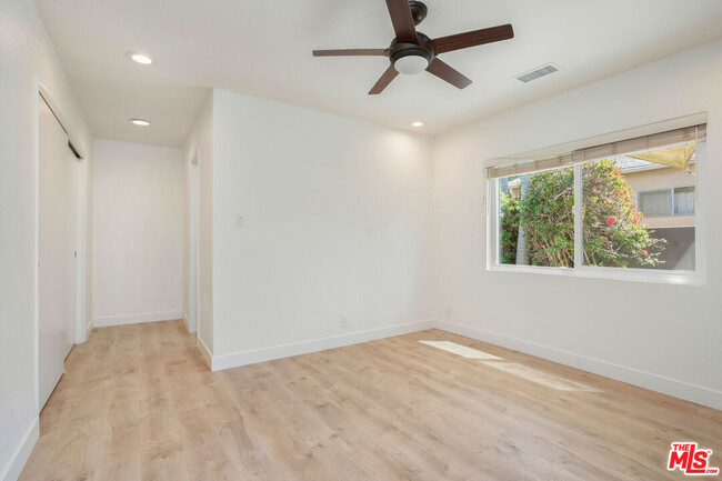 Building Photo - 3460 Redwood Ave