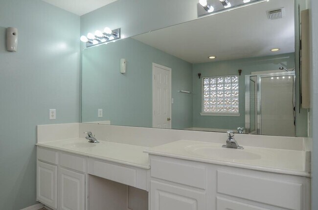 Primary Photo - 23826 River Pl Dr