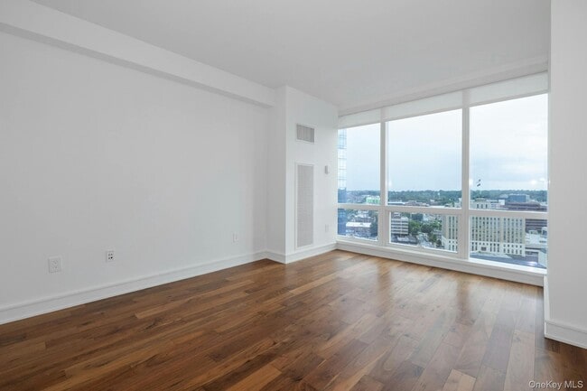 Building Photo - 5 Renaissance Square