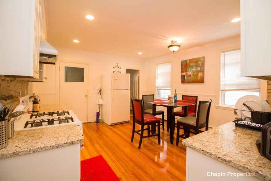 Building Photo - 66 Chestnut St