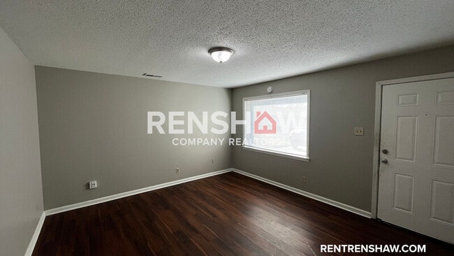 Building Photo - 2560 Thackery Dr