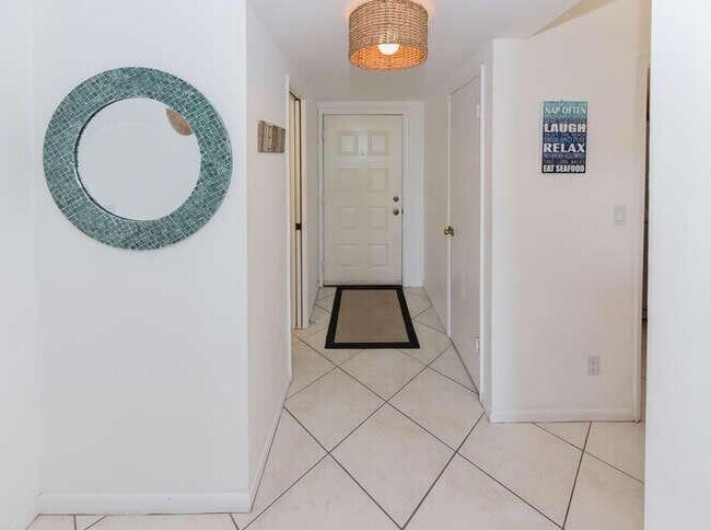 Building Photo - 353 S US HIGHWAY 1