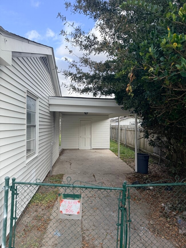 Building Photo - 1117 Evergreen Dr