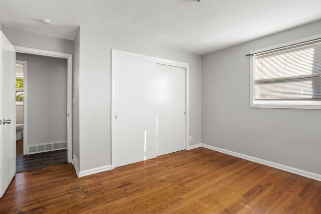 Building Photo - 120 Gruenwald Ave