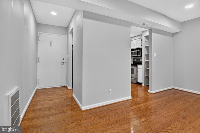 Building Photo - 7621 Tremayne Pl