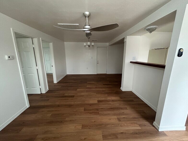 Building Photo - 6739 N 63rd Ave