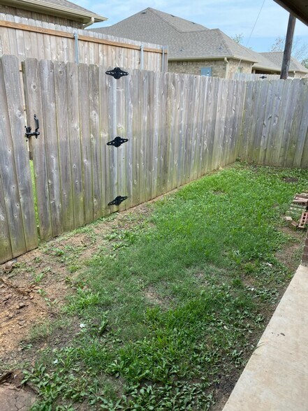 Building Photo - 4285 Castlegate Dr