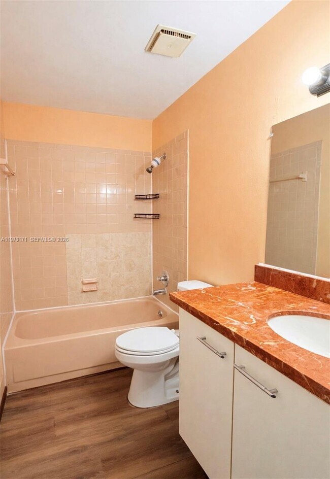 Building Photo - 948 SW 74th Ave