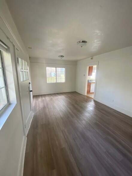 Building Photo - 649 S D St