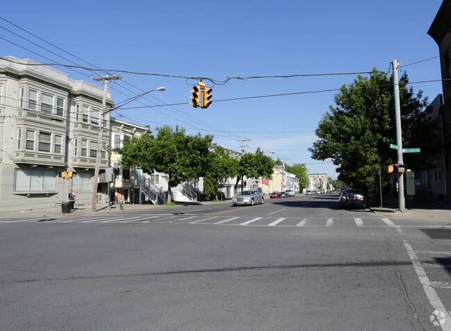 Building Photo - 456 Washington Ave