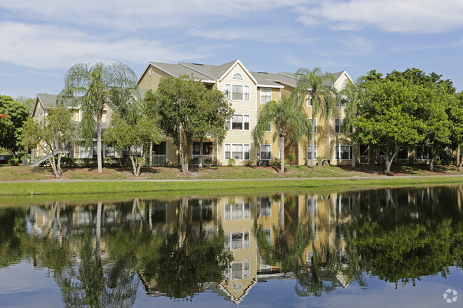 Building Photo - THE RETREAT AT VISTA LAKE