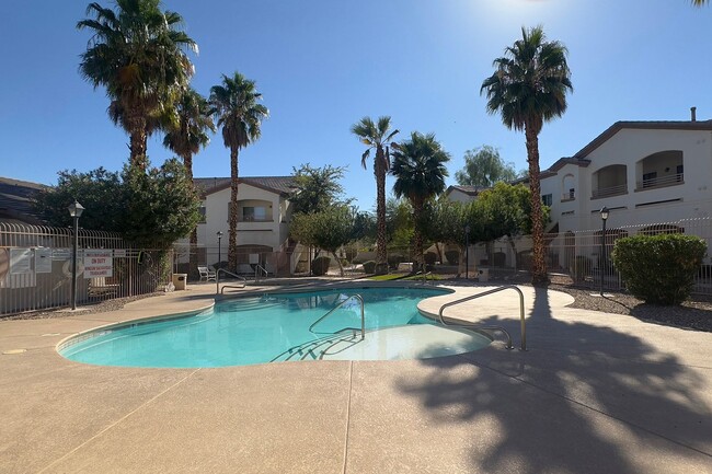 Building Photo - Gated 2 Bedroom 2 Bath Condo on the Second Floor