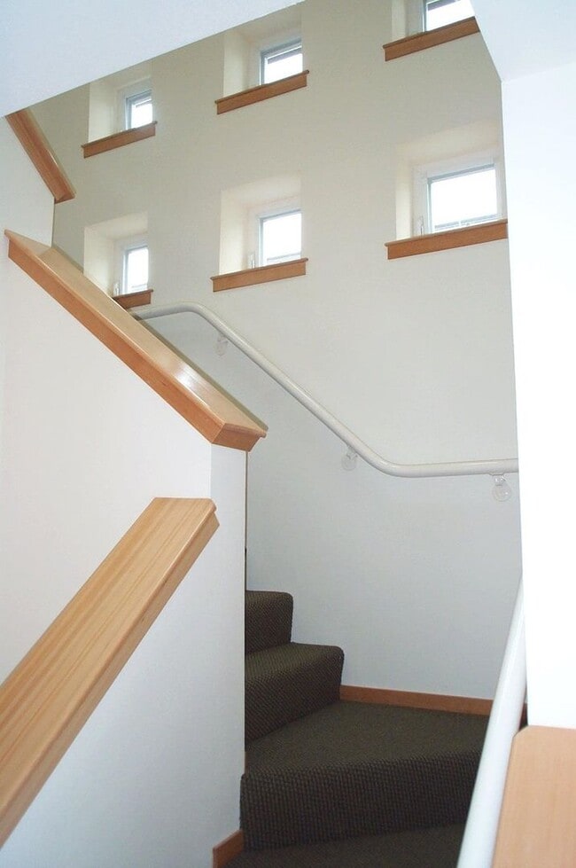 Building Photo - HEO#14-15