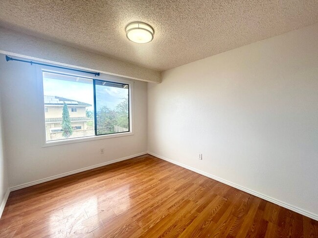 Building Photo - 960 Wailupe Dr