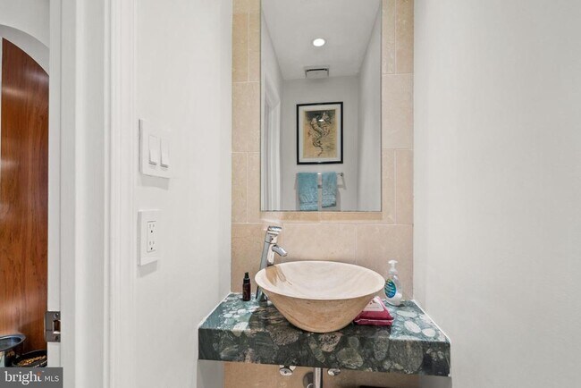 Building Photo - 1944 N Cleveland St