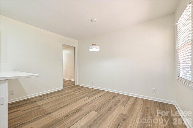 Building Photo - 5121 Farm Pond Ln