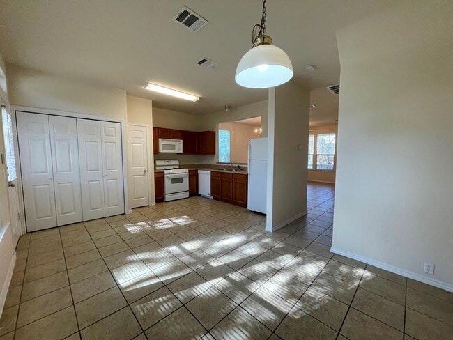 Building Photo - 251 Utterback
